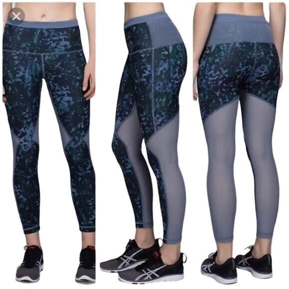 Lululemon Running In The City 7/8 Tight Leggings size 8 Blue Black Leaf Print - Picture 1 of 10